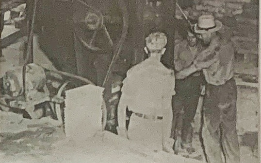 Making concrete blocks - 1940s