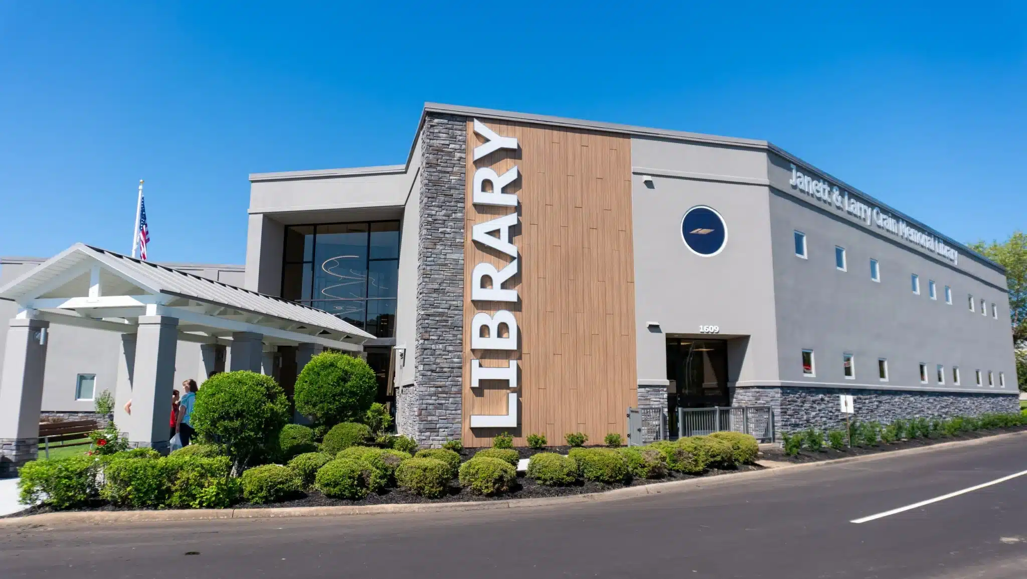 Photo of Janett and Larry Crain Memorial Library